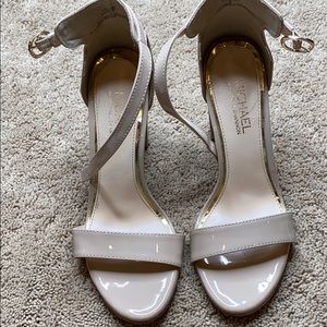 Open toed chunky heel